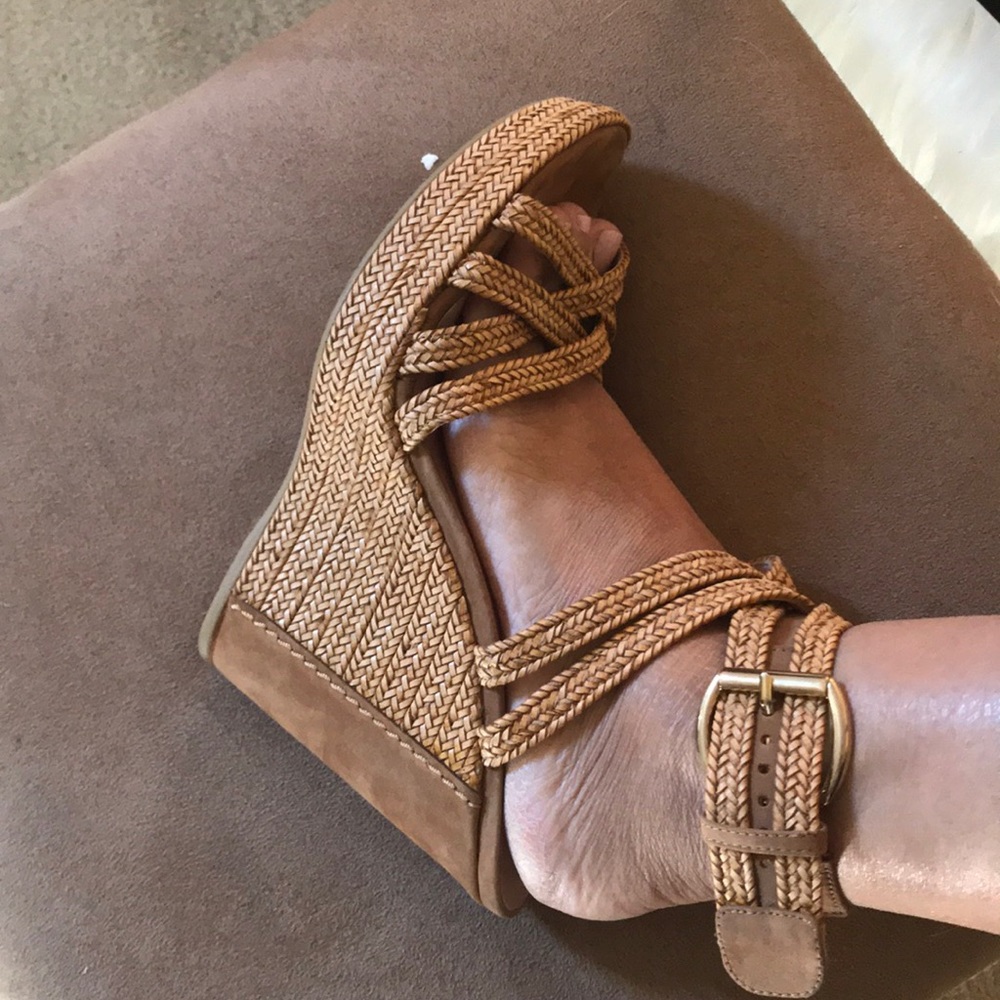 Stuart Weitzman - Picture 8 of 8